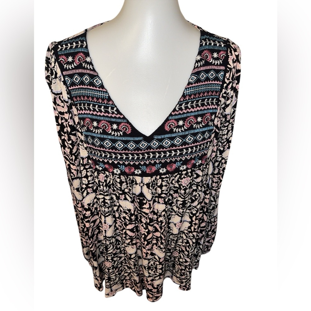 Wonderly Black and Cream Patterned Top - Picture 3 of 15